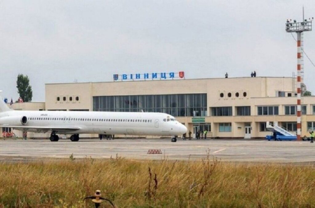 Українська стратегія Гройсмана закликала Кабмін з наступного місяця розпочати фінансування фінасування реконструкції аер