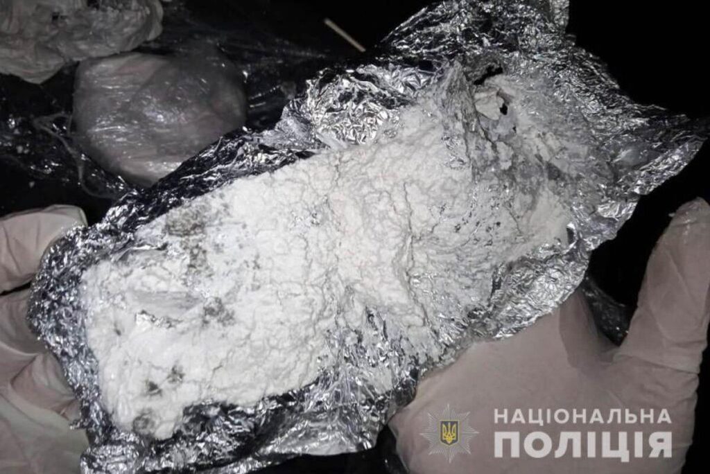 Поліцейські затримали вінничанина, який виготовляв наркотики