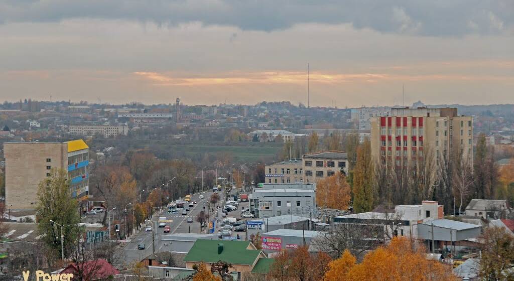 На Немирівському шосе позашляховик збив жінку