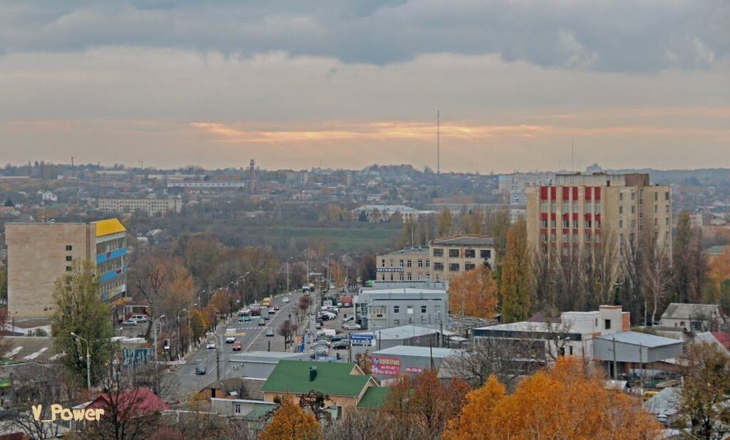 На Немирівському шосе позашляховик збив жінку