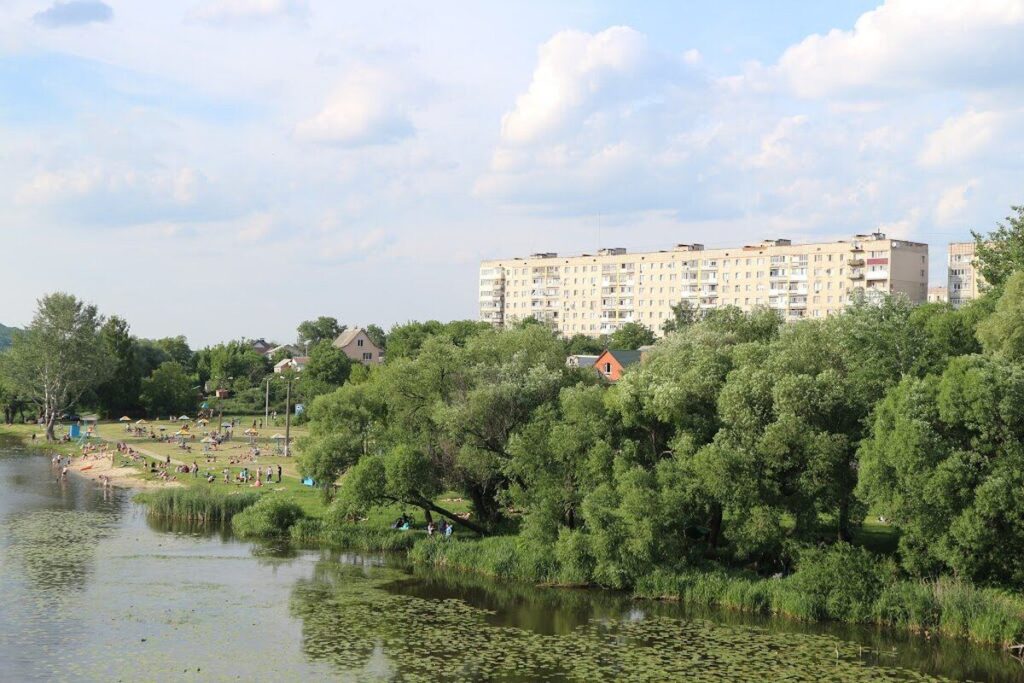 Городянам пропонують приєднатись до весняного прибирання пляжу Хімік