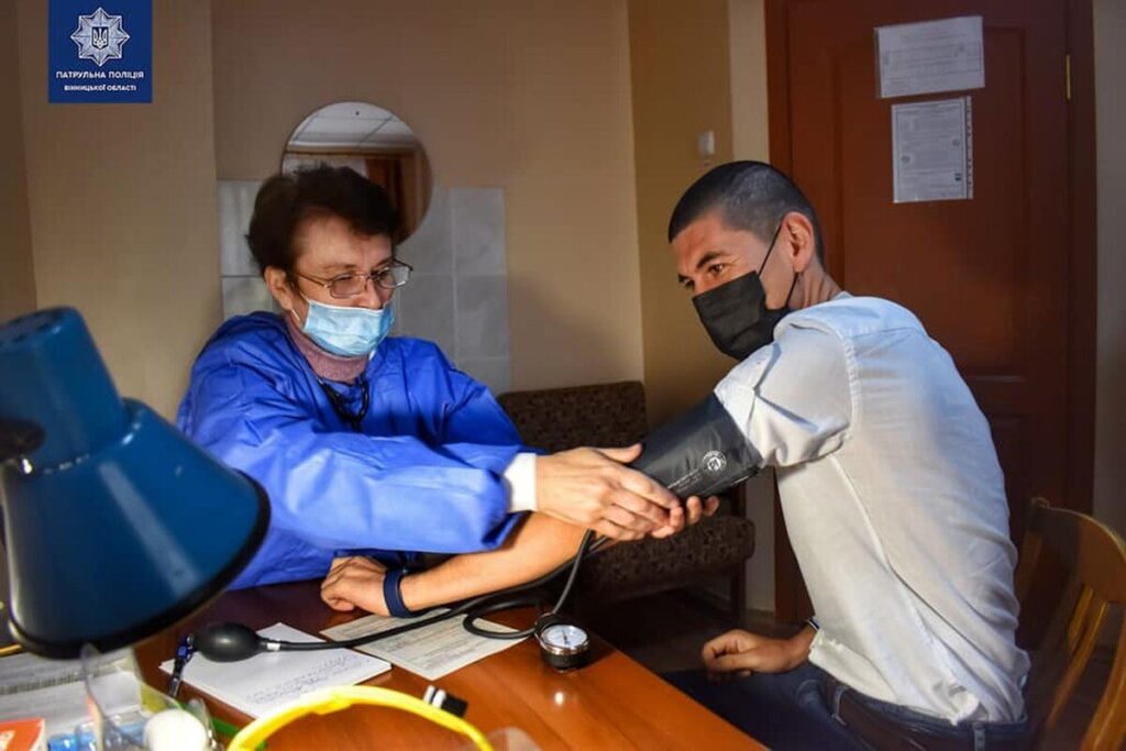 Вінницькі патрульні проходять щеплення вакциною CoronaVac