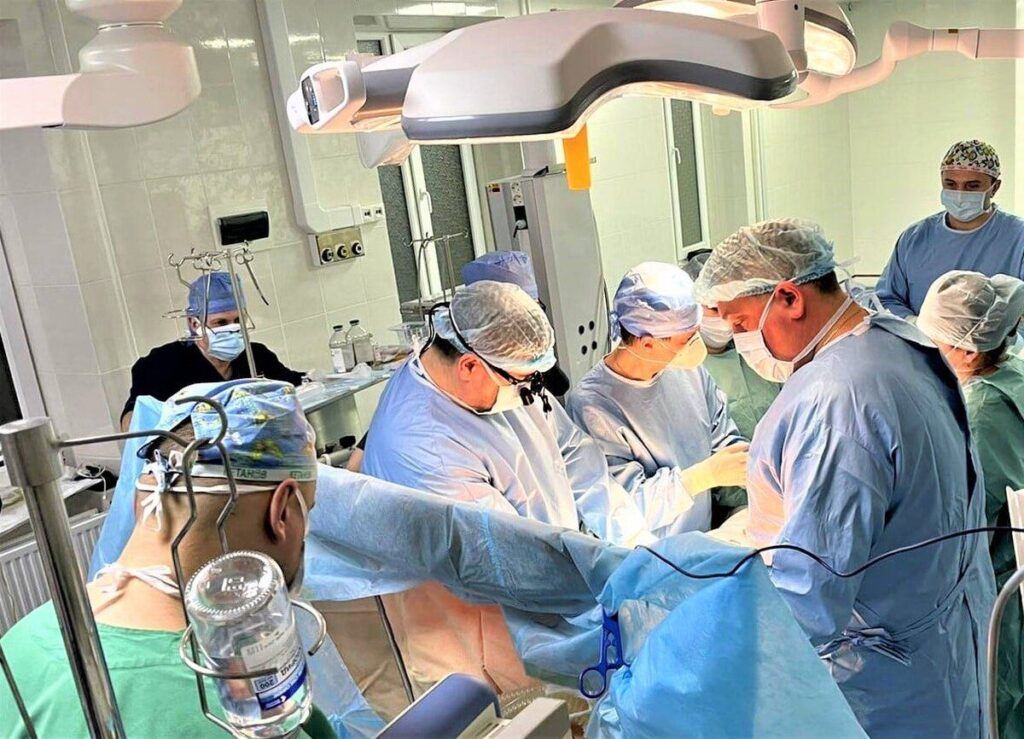 У Вінниці провели унікальну операцію на зупиненому серці