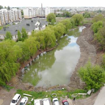 У Вінниці чистять одне з міських озер