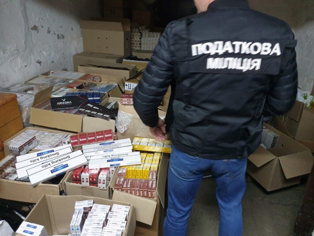 У Вінниці викрили підпільний склад цигарок