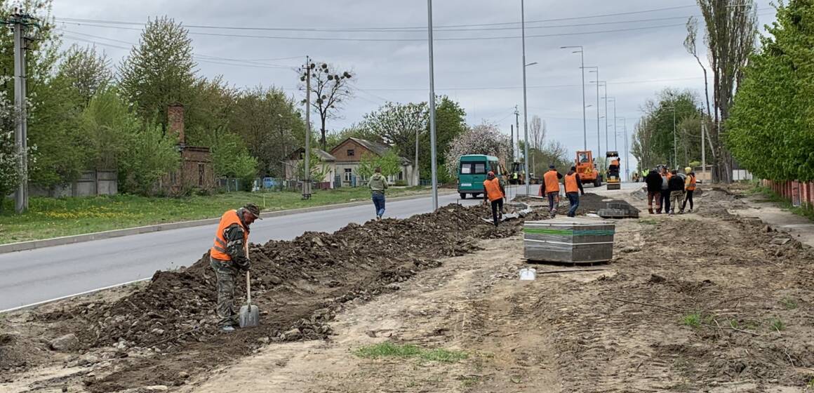 На Сабарівському шосе продовжують ремонтувати дорогу