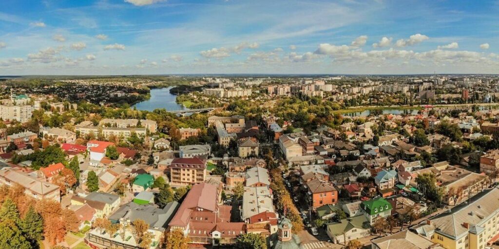 На приєднаних до Вінниці територіях відкриють школу мистецтв, ремонтуватимуть дорогу та придбають велосипеди соціальним