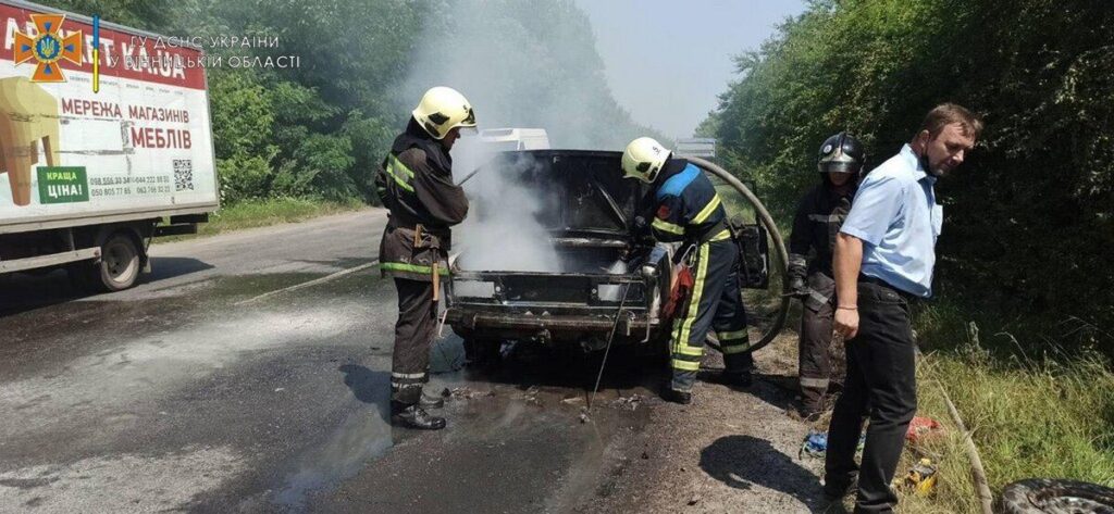 У Вінниці загорівся автомобіль