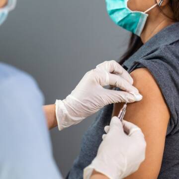Протягом вихідних у Вінниці першу дозу вакцини отримало понад 1500 громадян