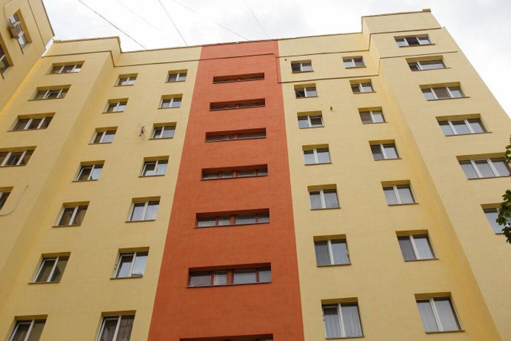 З початку року у Вінниці провели капітальний ремонт покрівлі у 12 багатоповерхівках