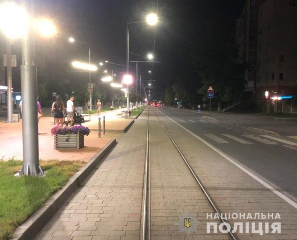 У Вінниці чоловік потрапив під колеса трамваю