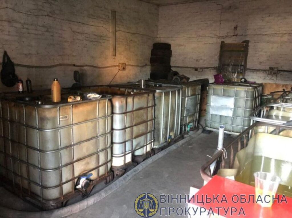 На Вінниччині зупинили роботу підпільної АЗС