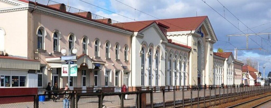 У Вінниці під потяг потрапив 16-річний хлопець. Попередня версія – самогубство