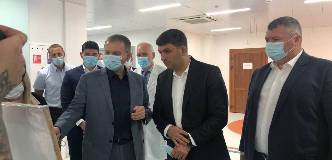На будівництво лікарні швидкої у Вінниці завітав Володимир Гройсман