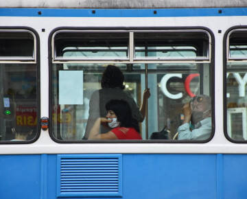 У громадському транспорті Вінниці знову пускають пасажирів на всі двері