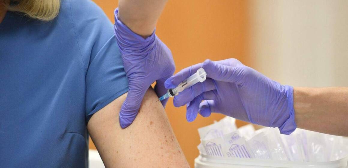 На вихідних першою дозою вакцинували понад 1300 вінничан