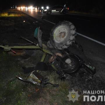 Водій втік з місця пригоди: на Вінниччині в ДТП загинула вагітна пасажирка мотоблоку