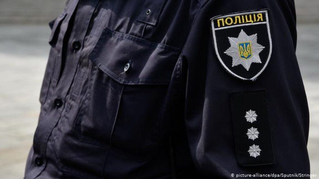 У Вінниці поліцейський, який підпрацьовував у друкарні під час декретної відпустки, отримав штраф