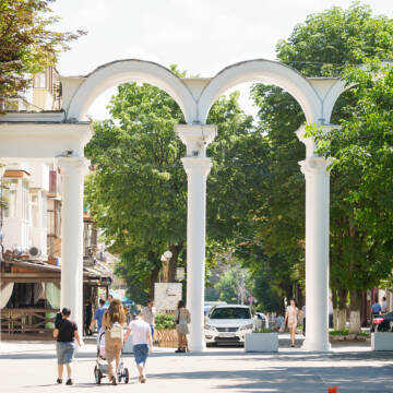 У Центральному парку завершили ремонт входу з вулиці Грушевського