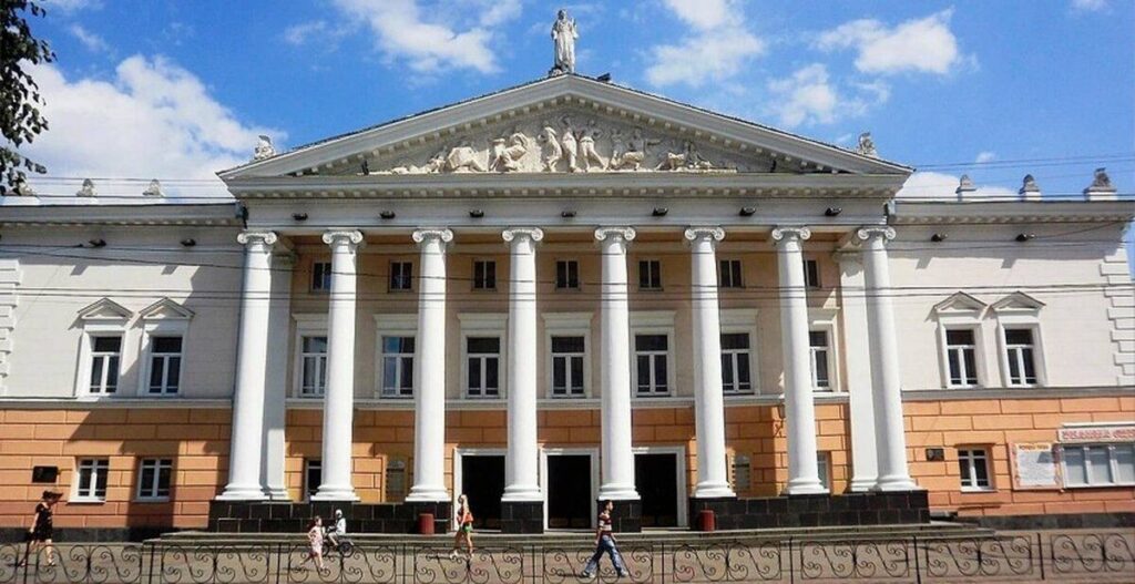 Жовтневі премєри на сцені театру. Чим дивуватимуть вінничан ?