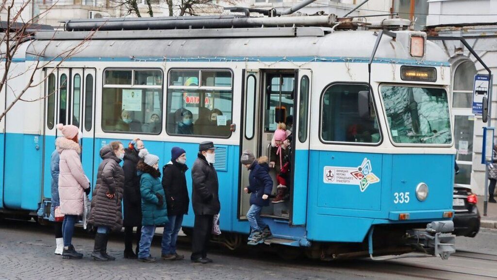 У транспорт Вінниці впускатимуть через передні двері, а випускатимуть через всі