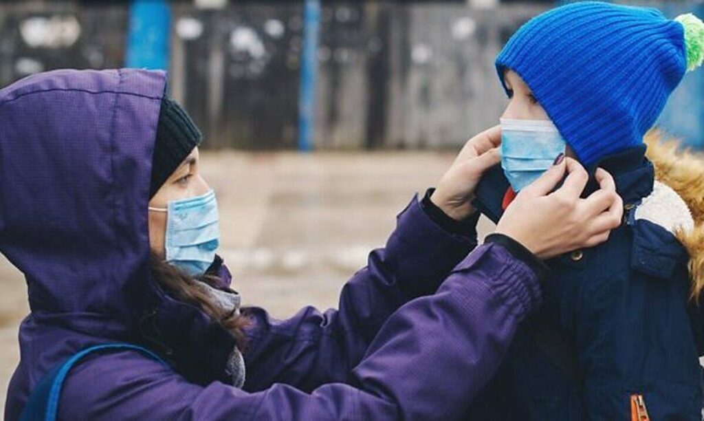 Столичні школярі за парти не повертаються