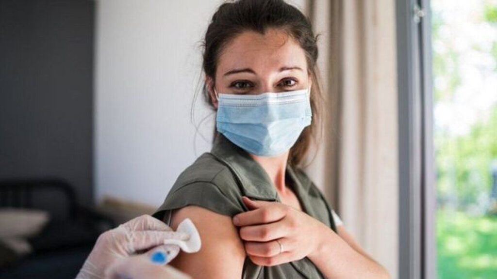 Хто не працюватиме з понеділка бо невакцинований?