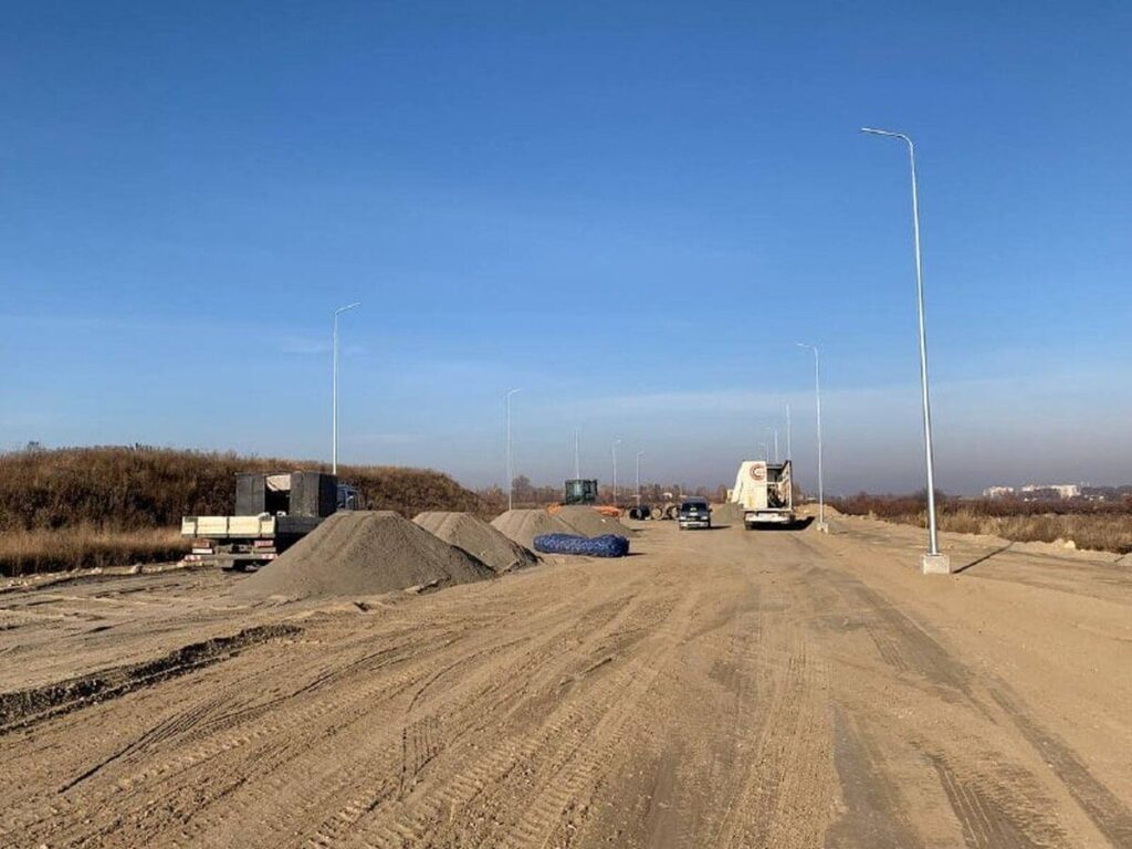 Нова бетонна дорога для індустріального парку