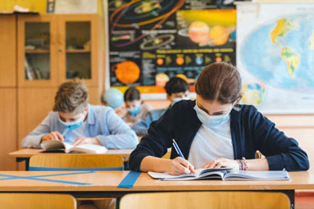 Вінницькі школярі 5-11 класів переводять на змішану форму навчання