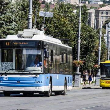 У Вінниці  на маршрути виходять сотні одиниць громадського транспорту