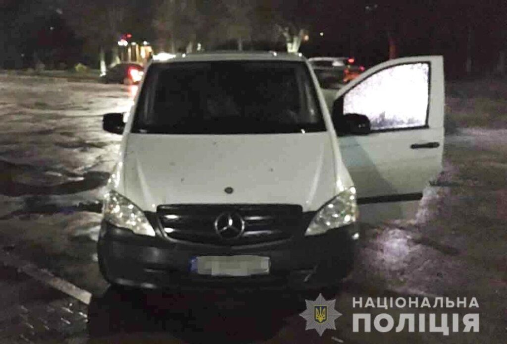 На Вінниччині поліцейські розшукали пяного викрадача мікроавтобуса