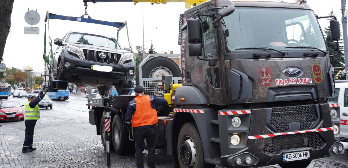 У Вінниці продовжують облаштовувати місця для зупинки та стоянки автомобілів