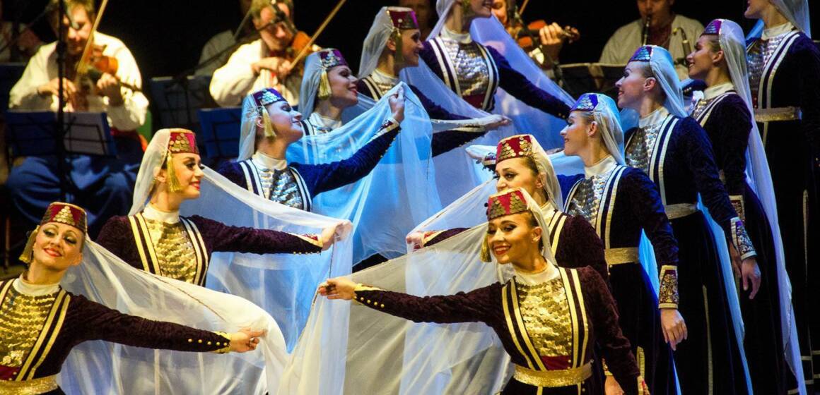 Фантастична краса, яку варто побачити! 26 лютого Хор Верьовки з концертом «Пісні та танці народів світу» у Вінниці