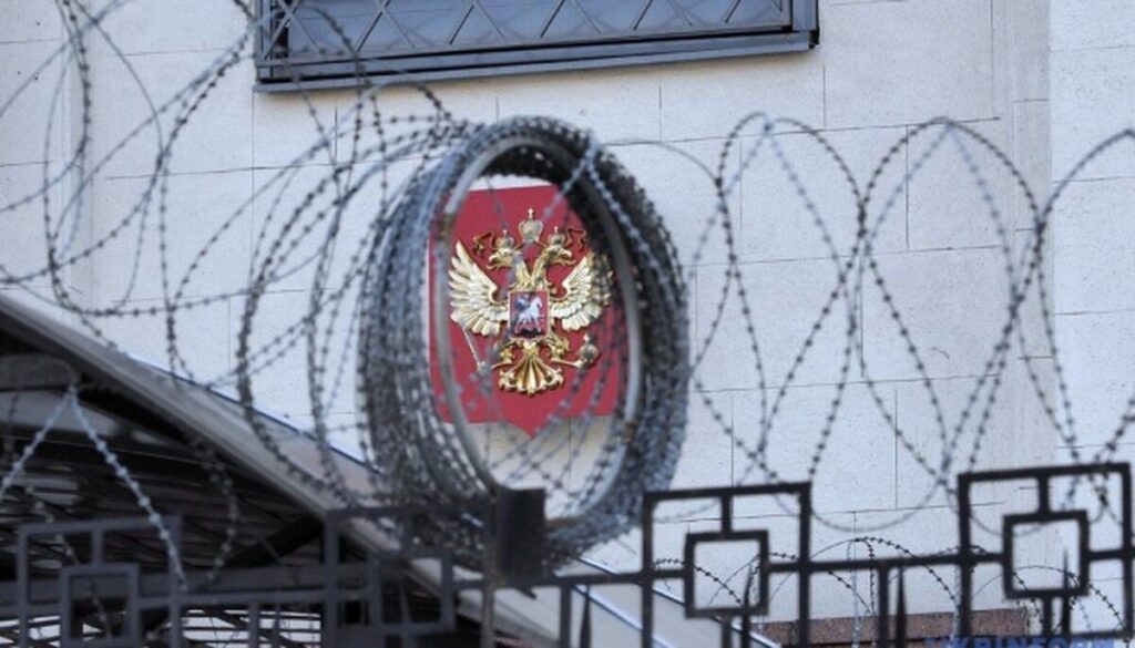 Світ продовжує бити по економіці та ринку РФ