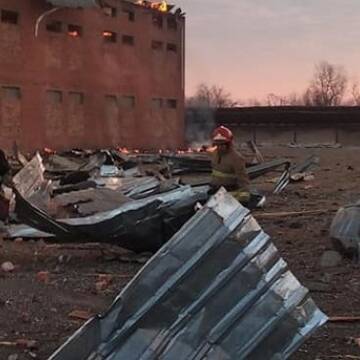 Через обстріли окупантів на Житомирщині загорівся зерносклад