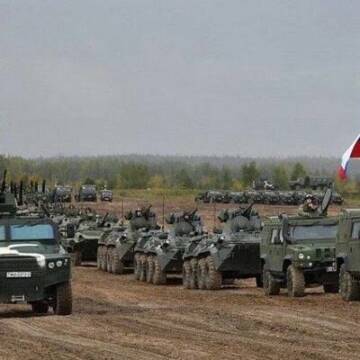 Білорусь перекидає війська на кордон України, каже про “ротацію”