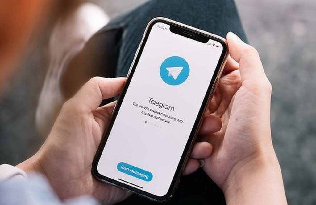 Для українських біженців створили Telegram канали щодо отримання допомоги за кордоном