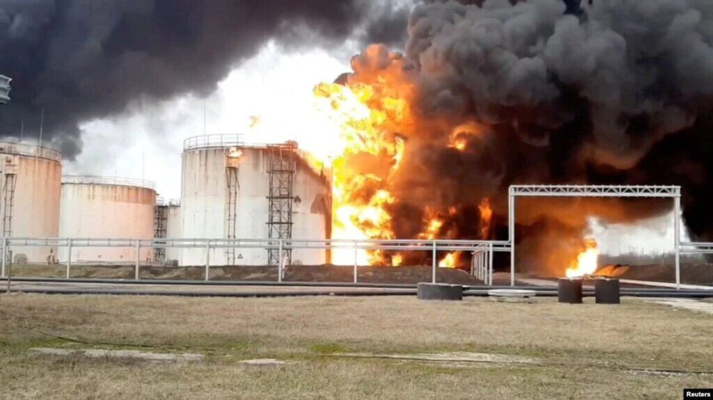 У російському Брянську сталася пожежа на нафтобазі