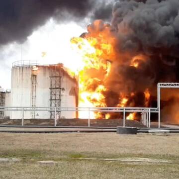 У російському Брянську сталася пожежа на нафтобазі