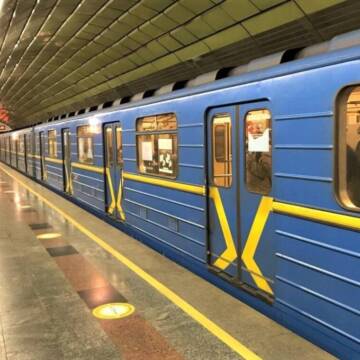 У Київі відновлюють рух метро через Південний міст