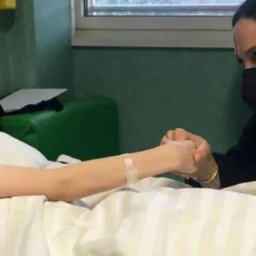 Анджеліна Джолі відвідала маленьких українців у лікарні Італії