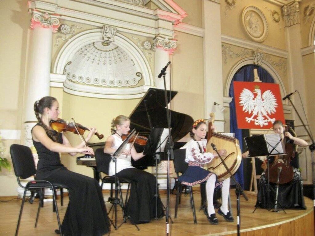 У польському місті Криниця-Здруй виступили учні Вінницької дитячої музичної школи №1 в знак солідарності з Україною