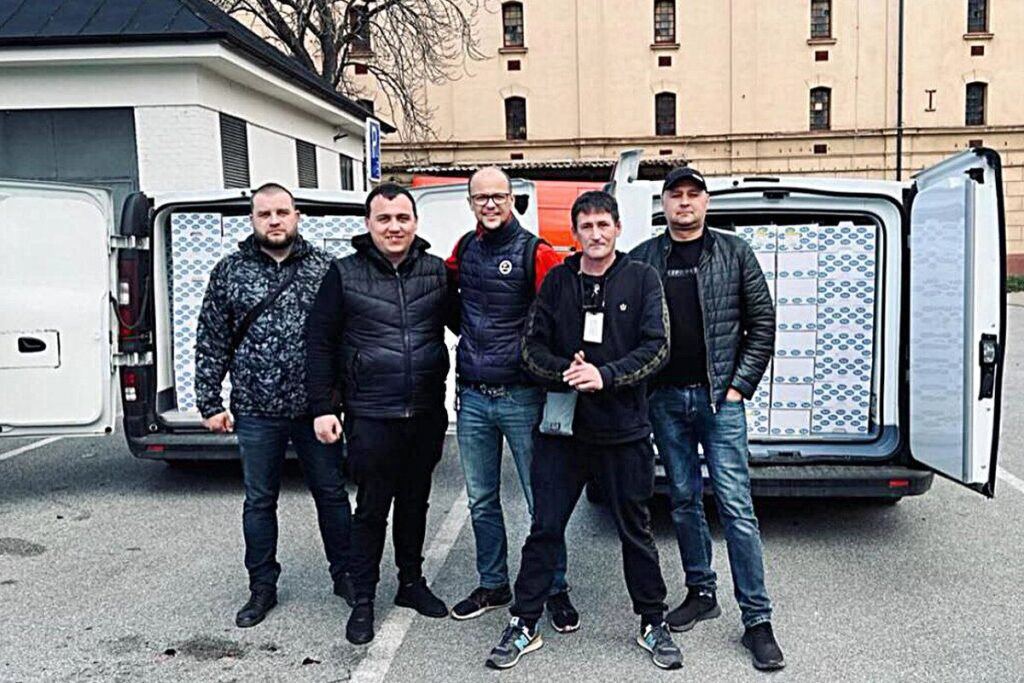 «Роблю все, що під силу»: вінничанин зі Словаччини доправляє гуманітарну допомогу