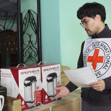 У вінницькі Центри розміщення ВПО прибула побутова техніка від Міжнародного Комітету “Червоного Хреста”