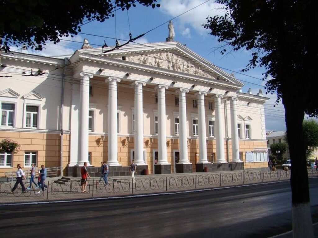 Вінницький театр імені Миколи Садовського відновлює роботу