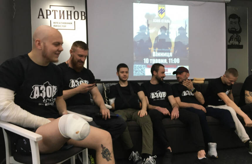 Сталеві і безстрашні: бійці полку «Азов» у Вінниці закликали світ врятувати побратимів з пекельного Маріуполя