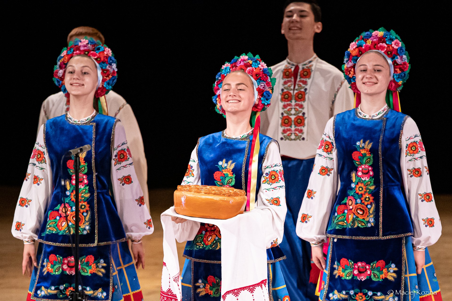 Народний ансамбль танцю “Барвінок” виступив у Польщі з благодійними концертами