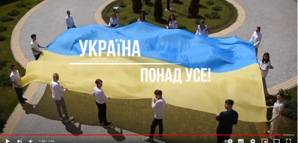 Випускники вінницьких шкіл долучились до патріотичного відеочеленджу «Vypusknyky2022_Peremoga»