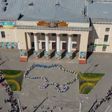 “Жива” мапа України: у Вінниці відбувся флешмоб до Дня захисту дітей