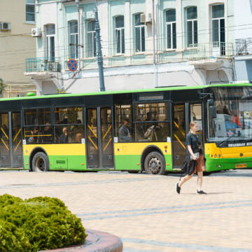 Через стрімке зростання цін на пальне відкоригували тарифи на проїзд у вінницьких автобусах
